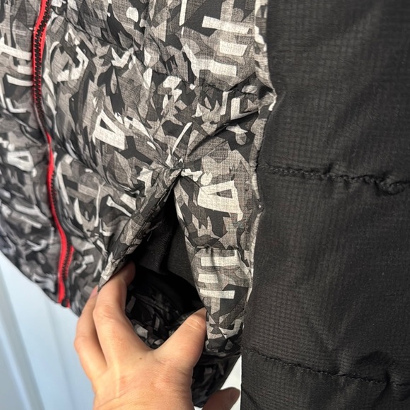 EUC Boys ZeroXposur Camouflage Hooded Puffer Jacket with Red Accents - Picture 6 of 9